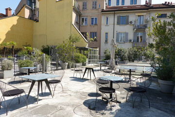 Terrasse rooftop sur un toit d'immeuble