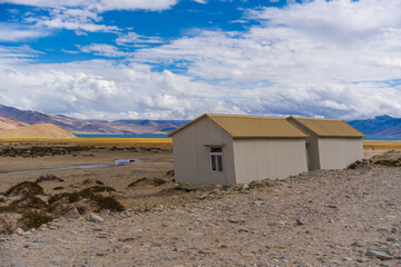 Fototapeta na wymiar house in the desert, the background is the mountain
