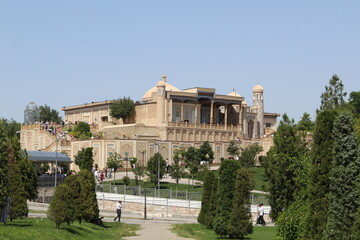 Fototapeta premium View to Memorial complex The Mausoleum of Islam Karimov, Samarkand, Uzbekistan