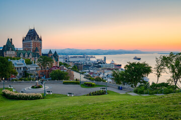 Obraz premium Quebec city's old town panorama at dawn, chateau Frontenac in the background, Canada