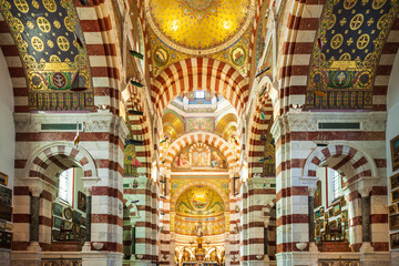 Fototapeta na wymiar Notre Dame de la Garde interior