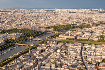 Fototapeta premium Panoramic view of Paris from the heights