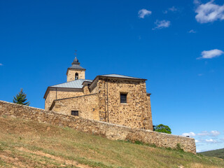 Fototapeta na wymiar Santuario de la Virgen de Castrotierra (siglos XVII-XVIII). Castrotierra de la Valduerna, León, España.