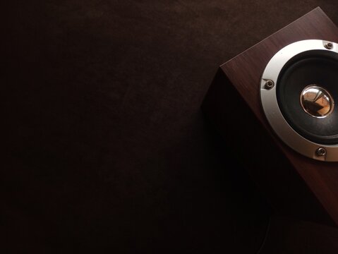 Altavoz de madera para computadora