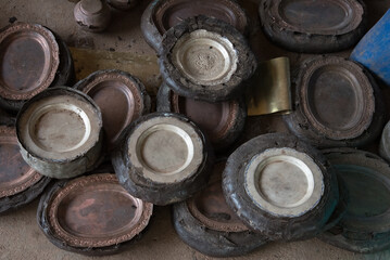 Inlaid copper pot forms