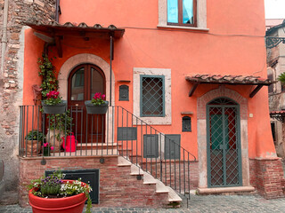 Fototapeta na wymiar slow living in Italy, red vintage patio house