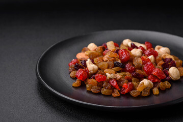 Mix of roasted cashews, hazelnuts and walnuts with dried cranberries and raisins