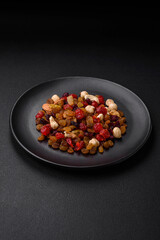 Mix of roasted cashews, hazelnuts and walnuts with dried cranberries and raisins