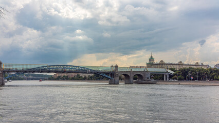 Obraz premium View of the Moscow river embakment, Pushkinsky bridge and cruise ships at sunset.