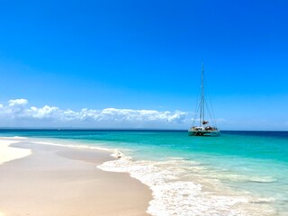 Fototapeta premium Catamaran off the Beach at Cayo Levantado Island, Dominican Republic 