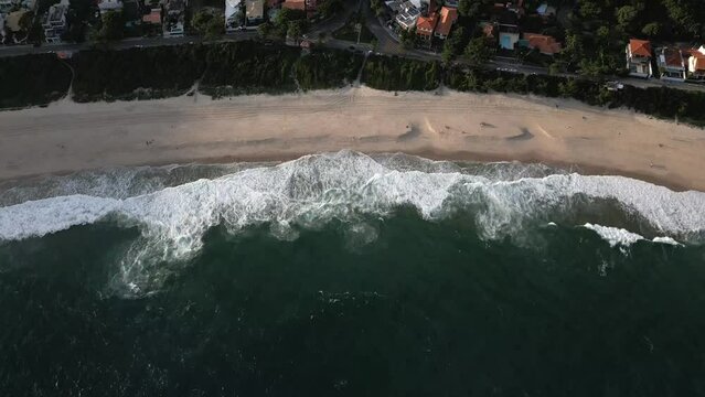 Itacoatiara Beach, Niteroi, Rio de Janeiro - Brasilien - w&auml;hrend Sonnenuntergang
