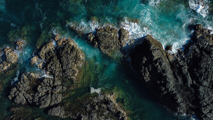 Fototapeta na wymiar Beach with natural breakwater form by rocks, located at La Playita Resort, Pedasí, Panamá