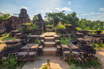 MY SON SANCTUARY IS A LARGE COMPLEX OF RELIGIOUS RELICS COMPRISES CHAM ARCHITECTURAL WORKS. A UNESCO WORLD HERITAGE SITE IN QUANG NAM, VIETNAM. LOCATED ABOUT 30 KM WEST OF HOI AN ANCIENT TOWN.