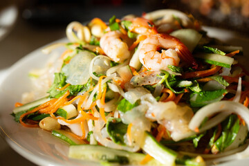 salad with shrimp and vegetables