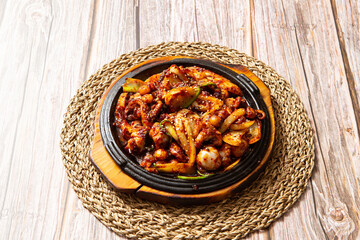 Stir-fried squid on iron plate	