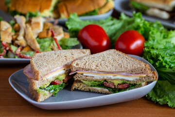 sandwich de pavo con aguacate