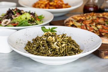 fusilli al pesto