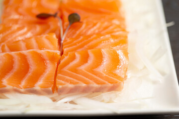 Raw Salmon Sashimi with Onions