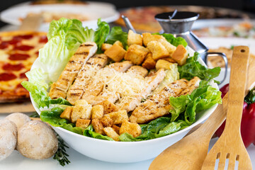 ensalada cesar de pollo
