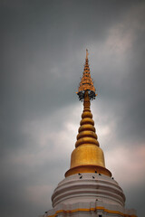 Fototapeta premium golden pagoda