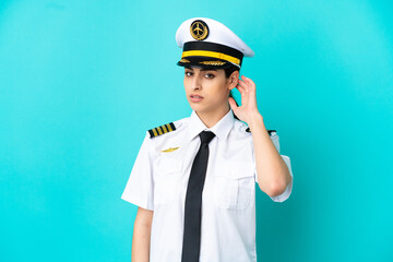 Airplane pilot caucasian woman isolated on blue background having doubts