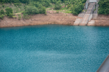 コバルトブルーの湖 奥四万湖