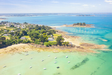 Lancieux et sa baie en region Bretagne, vue aérienne
