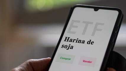 An investor analyzing an etf fund. ETF text in Spanish : soybean Meal, buy, sell.