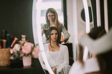 Brunette girl talking to her hairdresser