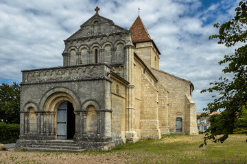 Fototapeta na wymiar Église de Saint Philippe d'Aiguille Gironde