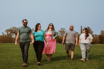 Fototapeta premium group of friends walk through the park