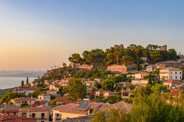 Obraz premium Sunset view over the picturesque coastal town of Kyparissia located in northwestern Messenia, Trifylia, Peloponnese, Greece.