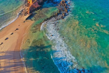 Obraz na płótnie Canvas Little Island with beautiful sea waves