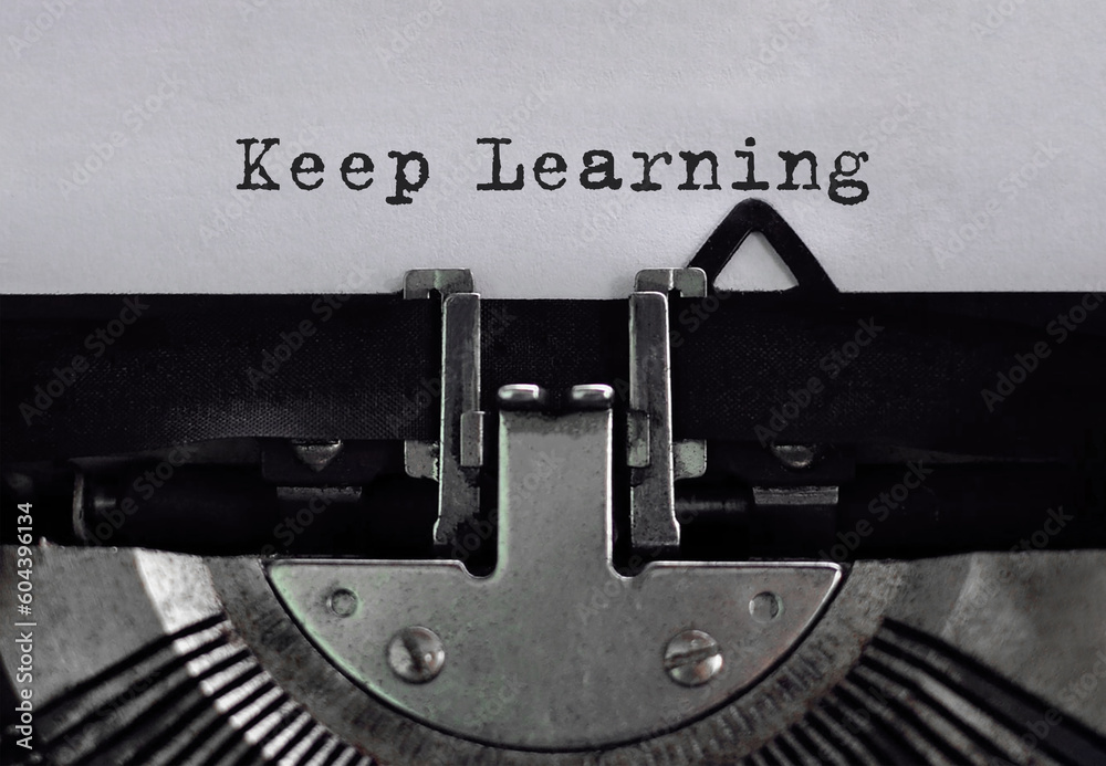 Aufkleber Text keep learning typed on retro typewriter
