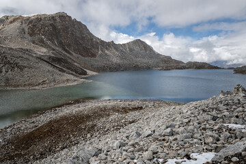 Lac d’altitude au col de Sintia La, dix-huitième jour du Snowman Trek, Bhoutan