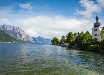 Fototapeta na wymiar Summer Traunsee lake, Gmunden, Austria