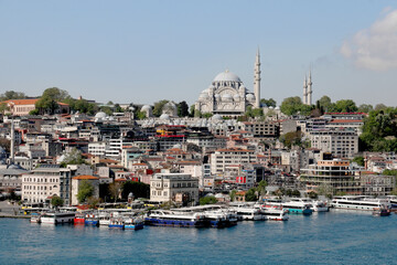 Fototapeta na wymiar Istambul Panorama, Golden Horn, Nuruosmaniye Moschee