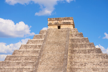 Temple of Kukulkan, pyramid in Chichen Itza, Yucatan, Mexico.