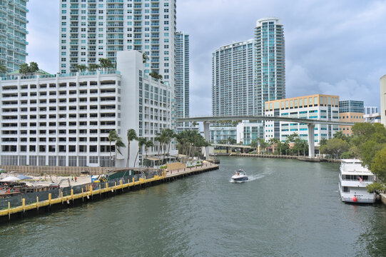 High tower downtown Miamo (Florida, USA) during cloudy winter day