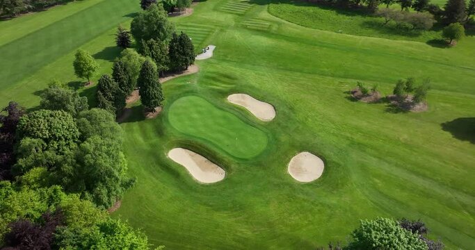 Golf course, circular panorama around the sand traps 4k