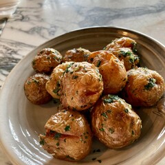 ギリシャ料理の副菜「ベビーポテトのロースト」