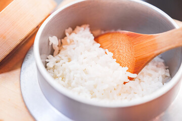 かまど で 炊いた ご飯 は 美味 【 和食 の イメージ 】
