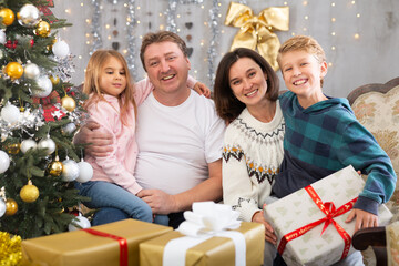 Obraz na płótnie Canvas Family with children on sofa in christmas interior