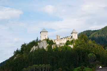 Fototapeta na wymiar Ruine der Burg Gallenstein in Österreich 