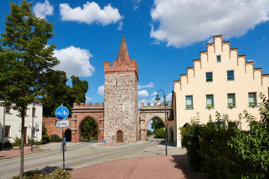 Heidetor an der historischen Stadtmauer in Zerbst	