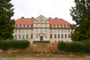 Naklejka premium Blick auf Schloss Mentin eine Gutsanlage in Mecklenburg-Vorpommern