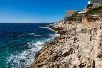 Côte rocheuse autour du Cap de Nice