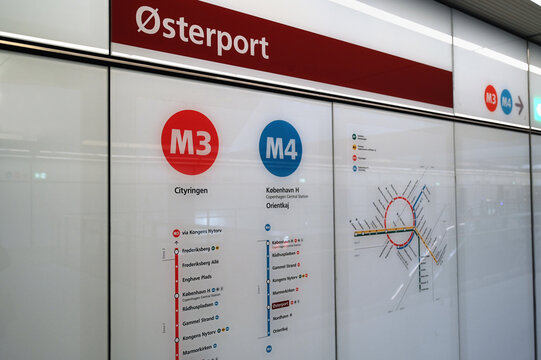Panneau d'information de la station de métro  Osterport de Copenhague au Danemark