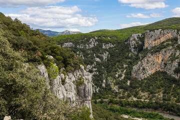 Fototapeta na wymiar Gorges de l'Hérault dans le Massif du Taurac depuis Agonès