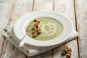 zucchinis soup with crusty bread and cream sauce